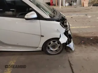 2015 Smart fortwo Passion with VIN WMEEJ3BA1FK805997, listed as a IAAI auction lot 41900723 with 102,185 mi miles. Bid and sale history available at carsss.com. Image 6.