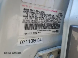 2005 Mitsubishi Montero Limited z VIN JA4MW51S65J000884, wystawiony jako Copart lot #65088034 z przebiegiem Nie podano mil oraz Szkody całkowita. Historia ofert i sprzedaży dostępna na DreamBid. Obrazek 12.