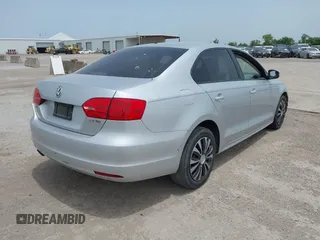 2012 Volkswagen Jetta SE с VIN 3VWDX7AJ0CM327638, выставлен на аукционе IAAI как лот 42270428 с пробегом 140 471 миль миль и . История ставок и продаж доступна на DreamBid. Изображение 4.