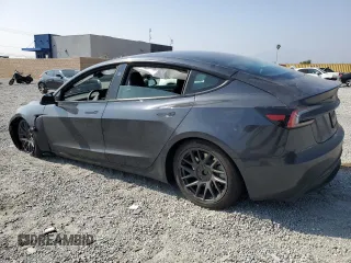 2025 Tesla Model 3 Long Range z VIN 5YJ3E1EA3SF979586, wystawiony jako Copart lot #54430125 z przebiegiem 3 530 mil mil oraz Szkoda całkowita • Salvage title. Historia ofert i sprzedaży dostępna na DreamBid. Obrazek 2.