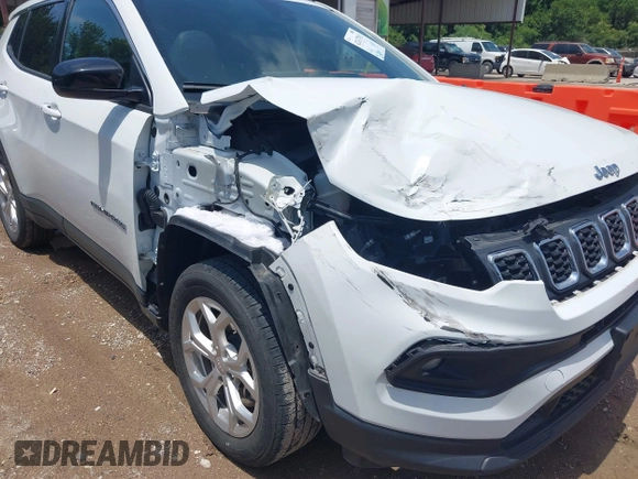 2024 Jeep Compass Latitude with VIN 3C4NJDBN6RT132814, listed as a IAAI auction lot 42437911 with 32,189 mi miles and . Bid and sale history available at DreamBid. Image 6.