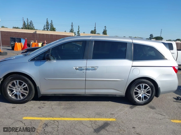 2011 Honda Odyssey EX-L with VIN 5FNRL5H62BB010876, listed as a IAAI auction lot 41981812 with 195,734 mi miles. Bid and sale history available at carsss.com. Image 14.
