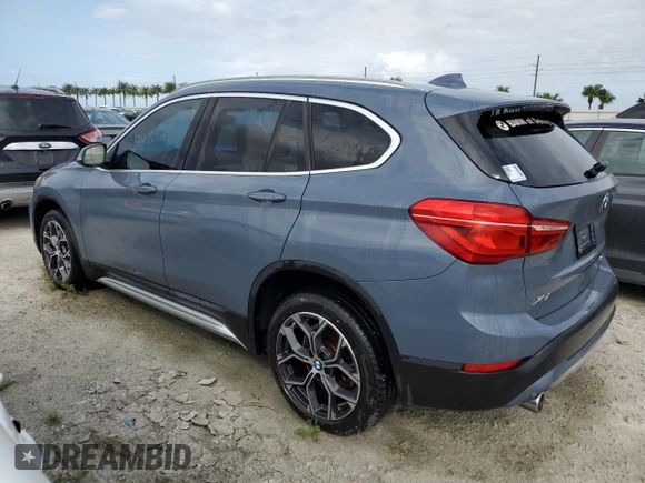 2021 BMW X1 sDrive28i z VIN WBXJG7C03M5T49590, wystawiony jako Copart lot #52473453 z przebiegiem 19 199 mil mil oraz Nie do naprawy. Historia ofert i sprzedaży dostępna na DreamBid. Obrazek 2.