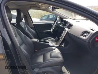 2012 Volvo S60 T5 z VIN YV1622FS4C2144565, wystawiony jako IAAI lot #42114176 z przebiegiem 143 788 mil mil oraz . Historia ofert i sprzedaży dostępna na DreamBid. Obrazek 5.