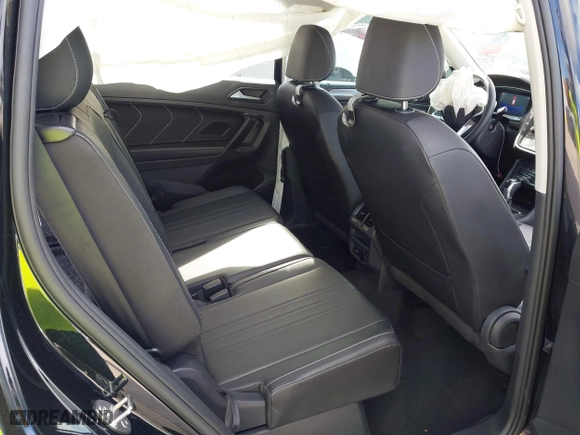 2023 Volkswagen Tiguan SE with VIN 3VV3B7AX9PM062632, listed as a IAAI auction lot 41943020 with 40,995 mi miles. Bid and sale history available at carsss.com. Image 8.