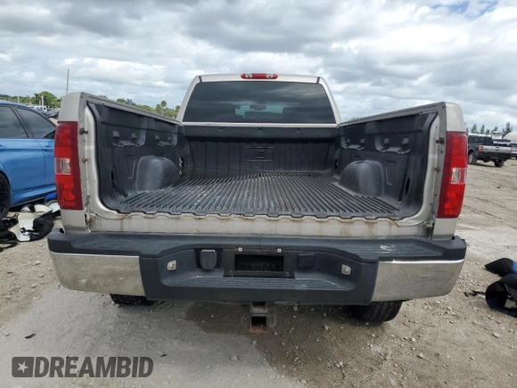 2008 Chevrolet Silverado 3500HD SRW Work Truck with VIN 1GCHC33K38F117895, listed as a Copart auction lot 76732994 with 296,057 mi miles and Clean Title. Bid and sale history available at carsss.com. Image 6.