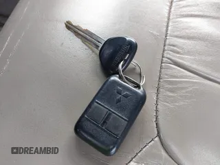 1998 Mitsubishi Montero z VIN JA4MR51RXWJ003468, wystawiony jako IAAI lot #41916695 z przebiegiem 214 694 mil mil oraz . Historia ofert i sprzedaży dostępna na DreamBid. Obrazek 11.