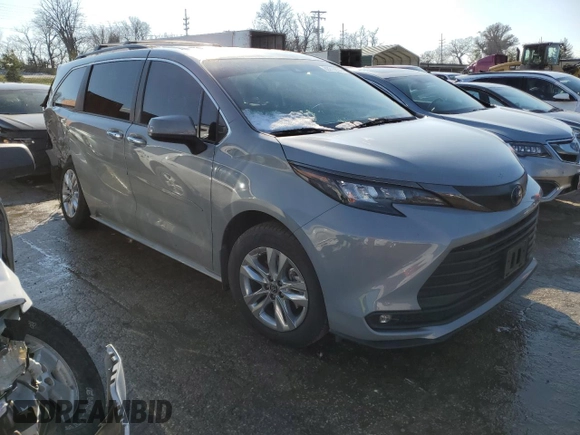 2022 Toyota Sienna XLE Woodland Edition with VIN 5TDASKFC5NS047766, listed as a Copart auction lot 83213634 with 0 mi miles and Salvage Title. Bid and sale history available at carsss.com. Image 4.