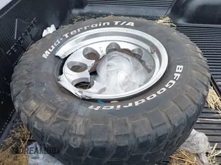 1996 Ford F-250 z VIN 1FTHX26F8TEB61614, wystawiony jako IAAI lot #42255763 z przebiegiem Nie podano mil oraz . Historia ofert i sprzedaży dostępna na DreamBid. Obrazek 12.