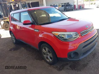 2019 Kia Soul z VIN KNDJN2A24K7677810, wystawiony jako IAAI lot #42111767 z przebiegiem 91 618 mil mil oraz . Historia ofert i sprzedaży dostępna na DreamBid. Obrazek 1.