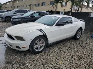 2012 Ford Mustang V6 Premium with VIN 1ZVBP8AM2C5231717, listed as a Copart auction lot 52254255 with 138,789 mi miles and Clean Title. Bid and sale history available at carsss.com. Image 1.