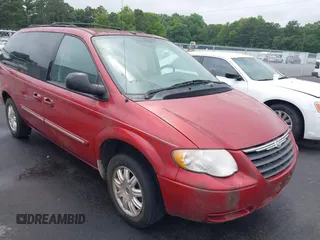 2006 Chrysler Town & Country Touring z VIN 2A4GP54L36R672039, wystawiony jako IAAI lot #42424197 z przebiegiem 104 106 mil mil oraz . Historia ofert i sprzedaży dostępna na DreamBid. Obrazek 1.
