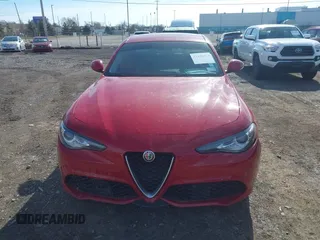 2019 Alfa Romeo Giulia z VIN ZARFAMAN7K7599097, wystawiony jako IAAI lot #41836010 z przebiegiem 32 011 mil mil oraz . Historia ofert i sprzedaży dostępna na DreamBid. Obrazek 10.