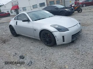 2008 Nissan 350Z z VIN JN1BZ34D78M701963, wystawiony jako IAAI lot #42275271 z przebiegiem 111 450 mil mil oraz . Historia ofert i sprzedaży dostępna na DreamBid. Obrazek 1.