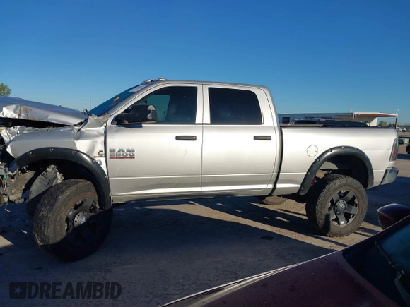 2013 Ram 2500 Tradesman z VIN 3C6UR5CL2DG550173, wystawiony jako IAAI lot #40865715 z przebiegiem 110 829 mil mil oraz . Historia ofert i sprzedaży dostępna na DreamBid. Obrazek 14.