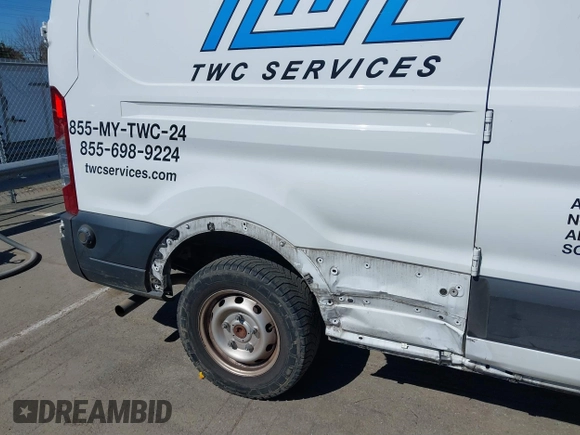 2020 Ford Transit Cargo z VIN 1FTBR1Y84LKB79621, wystawiony jako IAAI lot #41802213 z przebiegiem 89 167 mil mil oraz . Historia ofert i sprzedaży dostępna na DreamBid. Obrazek 19.