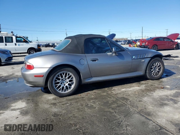 2002 BMW Z3 2.5 z VIN 4USCN334X2LK51845, wystawiony jako Copart lot #48044055 z przebiegiem 163 214 mil mil oraz Szkoda całkowita • Salvage title. Historia ofert i sprzedaży dostępna na DreamBid. Obrazek 3.