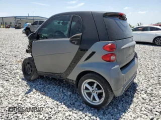 2015 Smart fortwo Passion z VIN WMEEJ3BA5FK819174, wystawiony jako Copart lot #53205005 z przebiegiem 78 364 mil mil oraz Szkody całkowita. Historia ofert i sprzedaży dostępna na DreamBid. Obrazek 2.