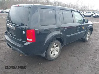 2015 Honda Pilot LX with VIN 5FNYF4H23FB047662, listed as a IAAI auction lot 41952933 with 227,892 mi miles and . Bid and sale history available at carsss.com. Image 4.