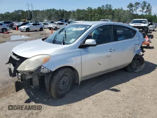 2012 Nissan Versa SV z VIN 3N1CN7APXCL927293, wystawiony jako Copart lot #55615575 z przebiegiem Nie podano mil oraz Szkoda całkowita • Salvage title. Historia ofert i sprzedaży dostępna na DreamBid. Obrazek 1.
