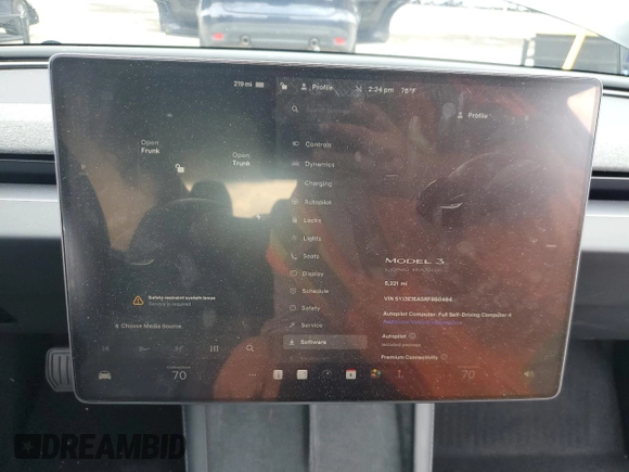 2024 Tesla Model 3 z VIN 5YJ3E1EA5RF860464, wystawiony jako Copart lot #55632695 z przebiegiem 5 221 mil mil oraz Szkoda całkowita • Salvage title. Historia ofert i sprzedaży dostępna na DreamBid. Obrazek 9.