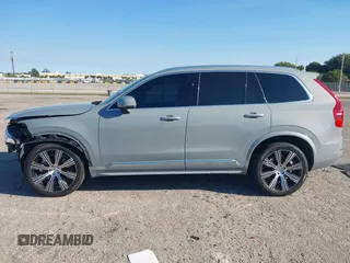 2024 Volvo XC90 Ultimate Bright Theme с VIN YV4062PF2R1205960, выставлен на аукционе IAAI как лот 41769638 с пробегом 33 248 миль миль и . История ставок и продаж доступна на DreamBid. Изображение 15.