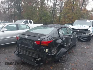 2019 Nissan Altima 2.5 SV with VIN 1N4BL4DV3KC143660, listed as a IAAI auction lot 40882186 with 112,610 mi miles. Bid and sale history available at carsss.com. Image 4.