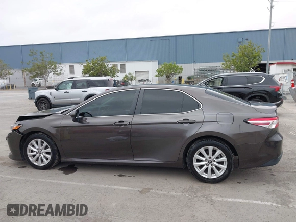 2019 Toyota Camry LE z VIN 4T1B11HK7KU702244, wystawiony jako IAAI lot #42073380 z przebiegiem 72 602 mil mil oraz . Historia ofert i sprzedaży dostępna na DreamBid. Obrazek 14.