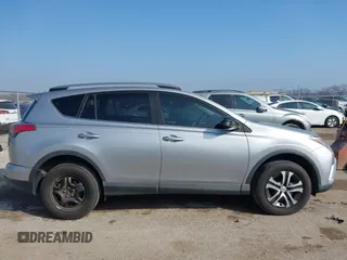 2017 Toyota RAV4 LE z VIN 2T3ZFREV5HW370737, wystawiony jako IAAI lot #41511531 z przebiegiem 109 508 mil mil oraz . Historia ofert i sprzedaży dostępna na DreamBid. Obrazek 14.