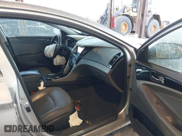 2014 Hyundai Sonata SE with VIN 5NPEC4AC2EH938525, listed as a IAAI auction lot 41117231 with 85,414 mi miles and . Bid and sale history available at DreamBid. Image 5.