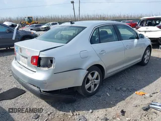 2009 Volkswagen Jetta Sedan SE with VIN 3VWRM71K59M131257, listed as a IAAI auction lot 41921694 with 190,389 mi miles. Bid and sale history available at carsss.com. Image 4.