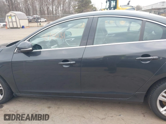 2015 Volvo S60 T5 Platinum with VIN YV1612TDXF1317203, listed as a IAAI auction lot 41715131 with 142,632 mi miles. Bid and sale history available at carsss.com. Image 14.