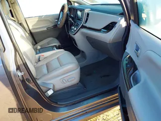2020 Toyota Sienna XLE Auto Access Seat with VIN 5TDYZ3DC9LS036771, listed as a IAAI auction lot 41780540 with 151,745 mi miles. Bid and sale history available at carsss.com. Image 5.