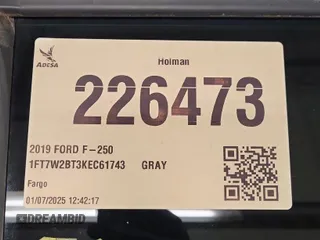 2019 Ford F-250 XL z VIN 1FT7W2BT3KEC61743, wystawiony jako IAAI lot #41980684 z przebiegiem 127 882 mil mil oraz . Historia ofert i sprzedaży dostępna na DreamBid. Obrazek 1.
