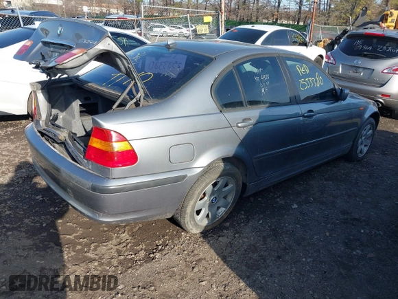 2005 BMW 3 Series 325xi with VIN WBAEU33495PR16004, listed as a IAAI auction lot 41927931 with 999,999 mi miles. Bid and sale history available at carsss.com. Image 4.