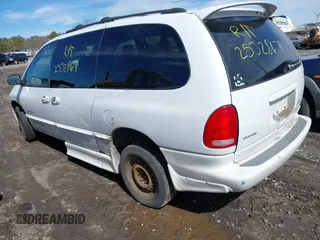 2000 Dodge Caravan Sport with VIN 2B4GP44R7YR677135, listed as a IAAI auction lot 41832043 with Not Provided miles and . Bid and sale history available at carsss.com. Image 3.