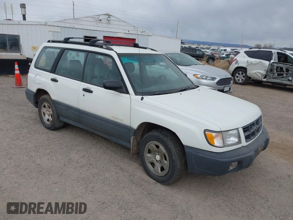 1998 Subaru Forester L with VIN JF1SF635XWH753021, listed as a IAAI auction lot 41541975 with 236,425 mi miles. Bid and sale history available at carsss.com. Image 1.