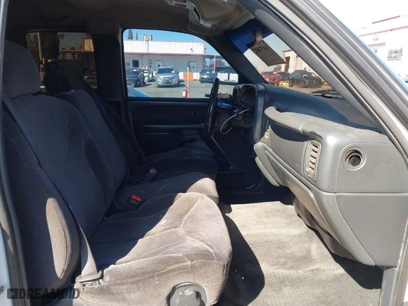 2000 GMC Sierra 1500 SLT with VIN 1GTEC19T7YZ241853, listed as a IAAI auction lot 41657692 with 166,517 mi miles. Bid and sale history available at carsss.com. Image 5.