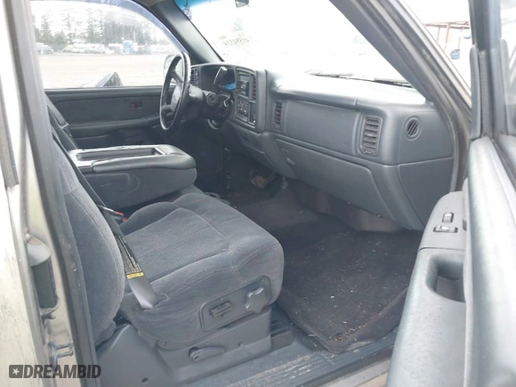 2001 Chevrolet Silverado 1500 LS with VIN 2GCEK19T011151557, listed as a IAAI auction lot 41894339 with 134,780 mi miles. Bid and sale history available at carsss.com. Image 5.