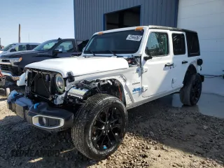 2023 Jeep Wrangler Sahara z VIN 1C4JJXP6XPW696247, wystawiony jako Copart lot #54222575 z przebiegiem 39 797 mil mil oraz Nie do naprawy • Non repairable. Historia ofert i sprzedaży dostępna na DreamBid. Obrazek 1.