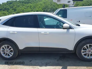 2020 Ford Escape SE z VIN 1FMCU9G63LUA85246, wystawiony jako IAAI lot #42414015 z przebiegiem 54 578 mil mil oraz . Historia ofert i sprzedaży dostępna na DreamBid. Obrazek 14.