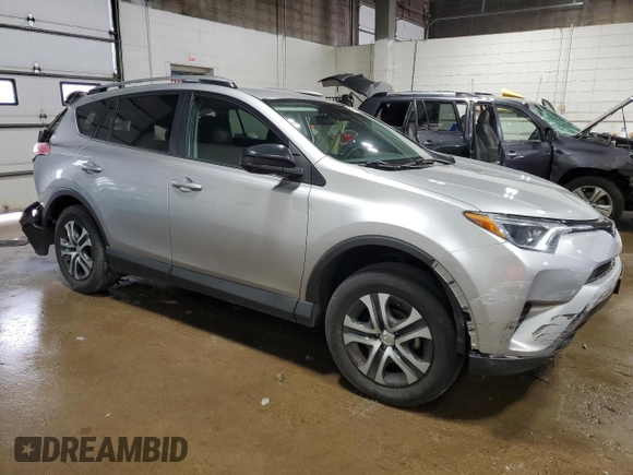 2017 Toyota RAV4 LE z VIN 2T3BFREV6HW645839, wystawiony jako Copart lot #60615335 z przebiegiem 132 243 mil mil oraz Szkoda całkowita • Salvage title. Historia ofert i sprzedaży dostępna na DreamBid. Obrazek 4.