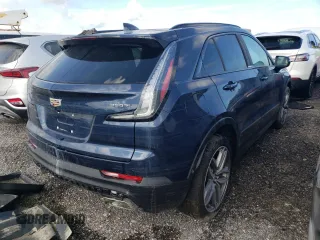 2020 Cadillac XT4 FWD Sport with VIN 1GYFZER4XLF107345, listed as a Copart auction lot 62453502 with 0 mi miles. Bid and sale history available at carsss.com. Image 4.