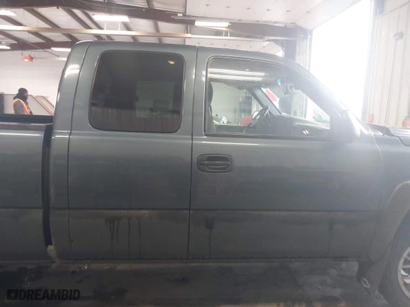 2006 Chevrolet Silverado 1500 LT2 with VIN 1GCEK19B36Z106215, listed as a IAAI auction lot 40699968 with 183,870 mi miles. Bid and sale history available at carsss.com. Image 12.
