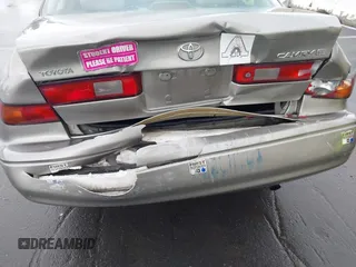 1998 Toyota Camry LE z VIN JT2BG22K7W0225872, wystawiony jako IAAI lot #41252434 z przebiegiem 160 763 mil mil oraz . Historia ofert i sprzedaży dostępna na DreamBid. Obrazek 6.