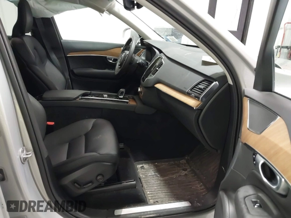 2024 Volvo XC90 with VIN YV4062PK6R1161703, listed as a IAAI auction lot 41648198 with 20,676 mi miles and . Bid and sale history available at DreamBid. Image 5.