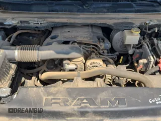 2021 Ram 1500 Big Horn z VIN 1C6SRFMT1MN714659, wystawiony jako IAAI lot #42521058 z przebiegiem 126 678 mil mil oraz . Historia ofert i sprzedaży dostępna na DreamBid. Obrazek 46.