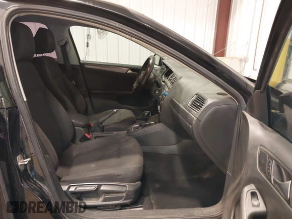 2015 Volkswagen Jetta Sedan 2.0L TDI SEL with VIN 3VWLA7AJ2FM341784, listed as a IAAI auction lot 41577281 with 139,688 mi miles. Bid and sale history available at carsss.com. Image 5.
