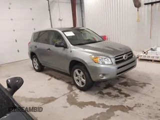 2008 Toyota RAV4 with VIN JTMBD33V985153917, listed as a IAAI auction lot 41690762 with 175,408 mi miles. Bid and sale history available at carsss.com. Image 1.