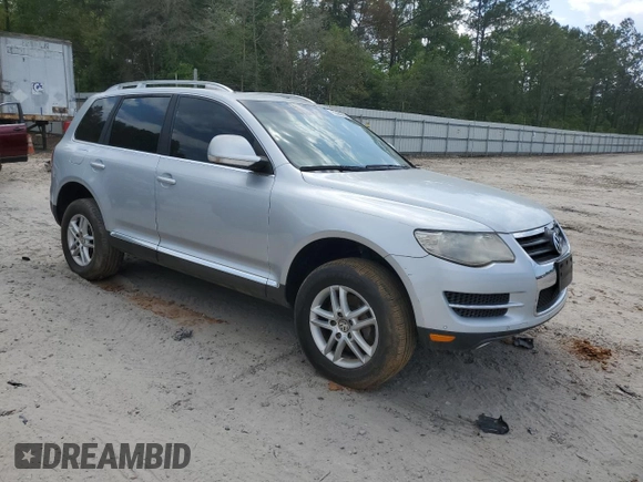 2008 Volkswagen Touareg V6 z VIN WVGBE77L98D003580, wystawiony jako Copart lot #52444235 z przebiegiem 150 876 mil mil oraz Szkoda całkowita • Salvage title. Historia ofert i sprzedaży dostępna na DreamBid. Obrazek 4.